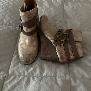 Sofft Brown Metallic Wedge Ankle Boots size 7M